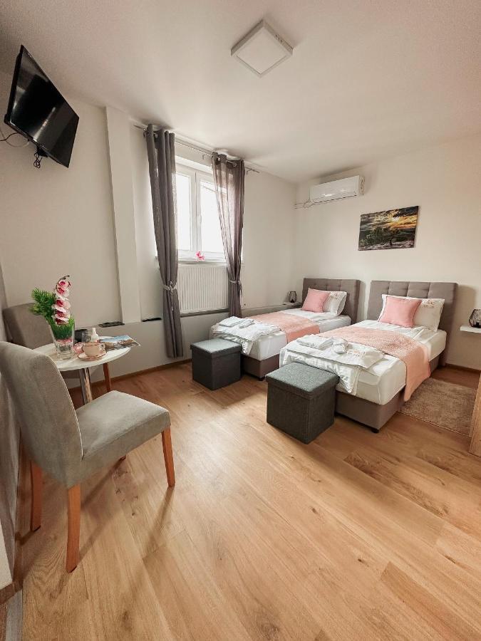 San Lux Dunavska Novi Sad Exterior foto