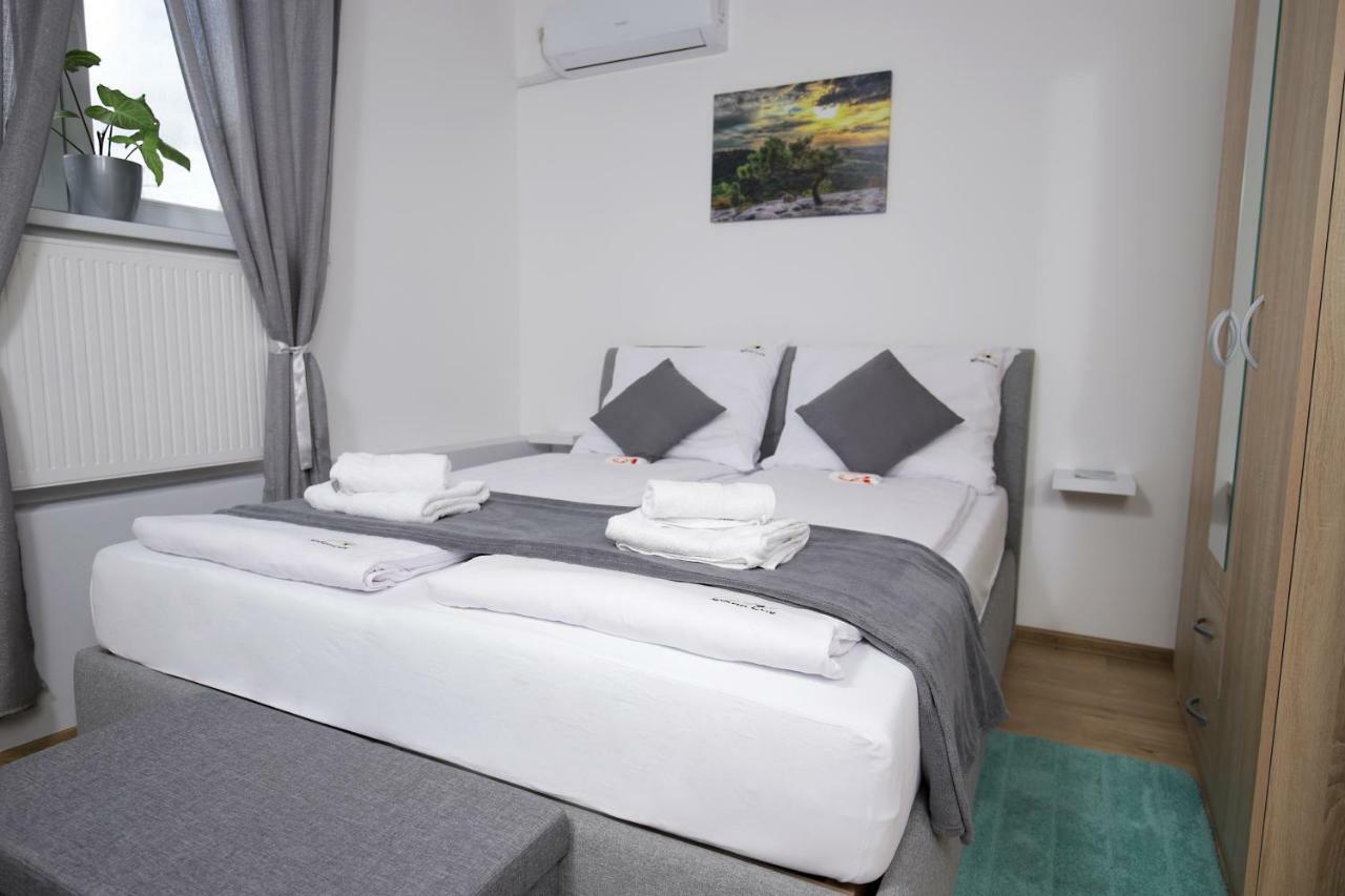 San Lux Dunavska Novi Sad Exterior foto
